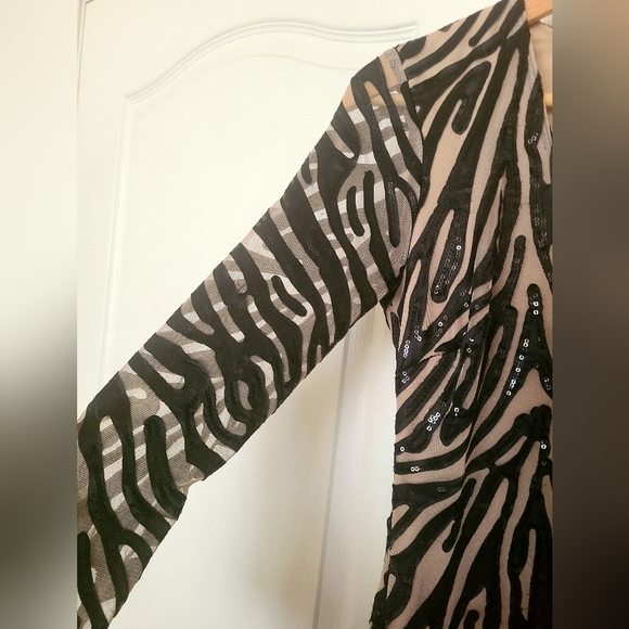 New Beautiful evening dress - Picture 5 of 7